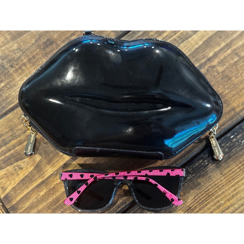 Betsey Johnson Black Lips Crossbody Bag and Heart Sunglasses Set BE303-BLK - Picture 7 of 11